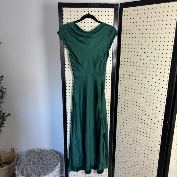NWT Saints + Secrets Emerald Green Satin Front Slit Twist Back Midi Dress XS - Picture 2 of 7
